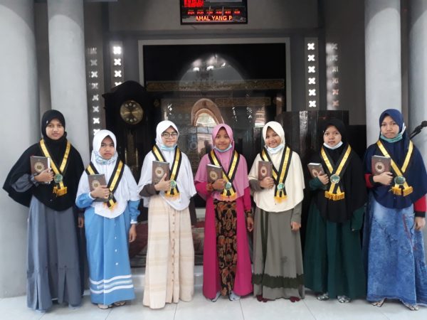 BANGGA BISA MELEWATI UJIAN KENAIKAN JUZ