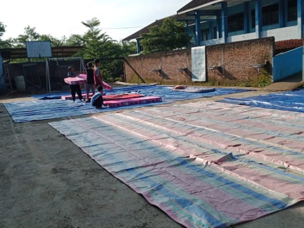 HARI LIBUR, JEMUR KASUR