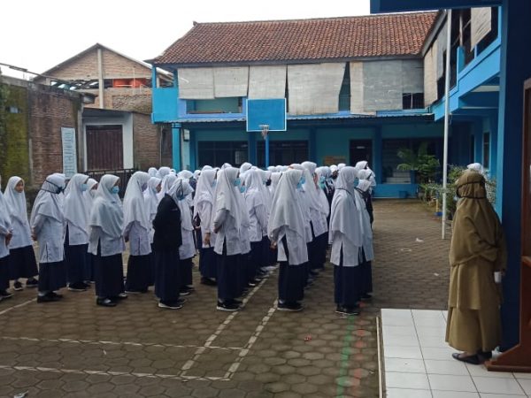 Program Apel Pagi Ihtiar SMPIT Darul Fikri Menghadapi Pandemi