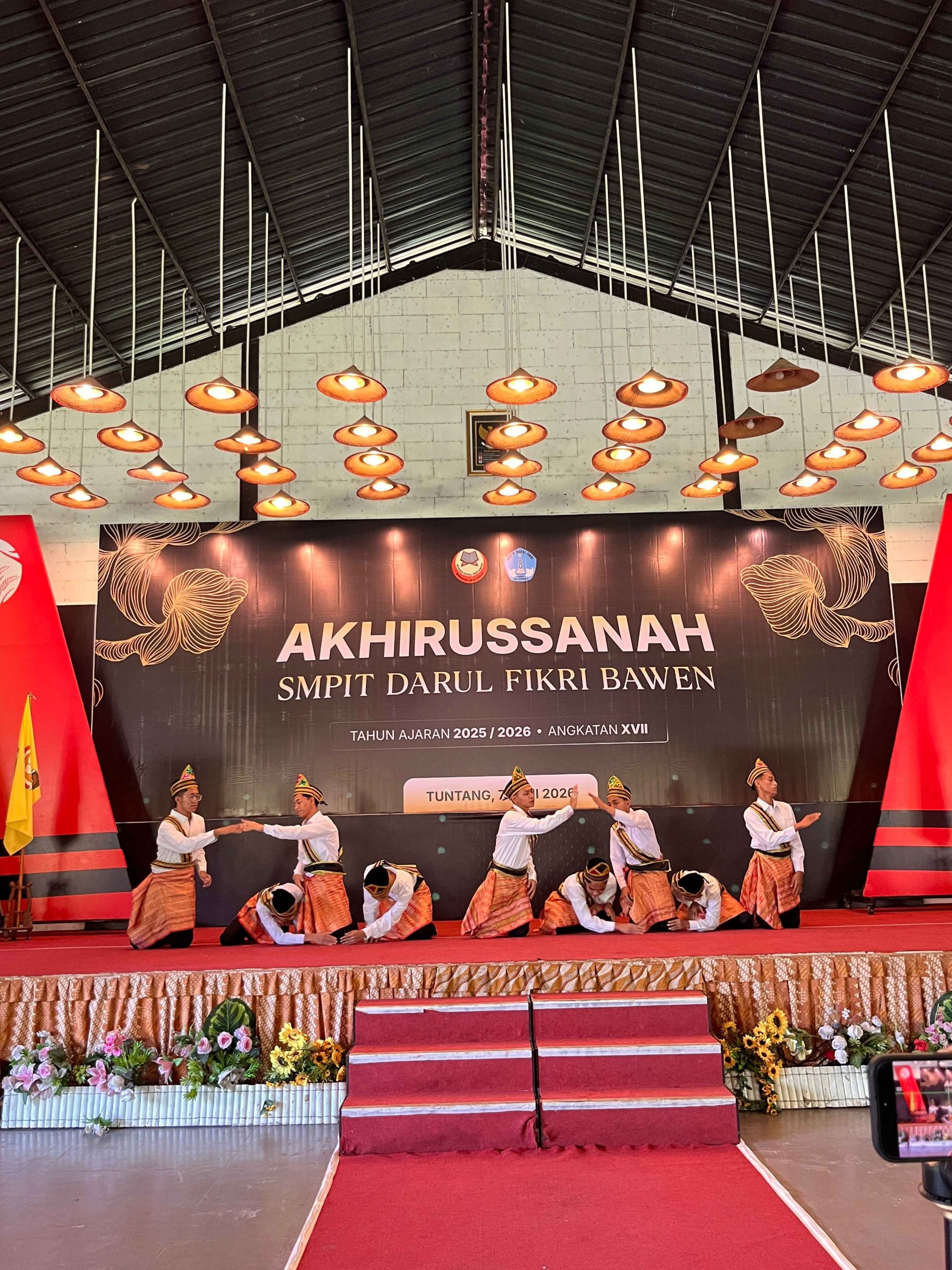 HENTAKKAN 1000 TANGAN, GETARKAN HATI 1000 SAKSI: Tari Saman Kelas 9 SMP IT Darul Fikri Bawen Curi Panggung Akhirussanah 2026