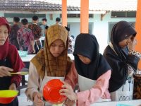 Bekali Anak dengan Skill: Kelas Cooking SMPIT Darul Fikri Bawen Lahirkan Chef-Chef Muda Berkarakter