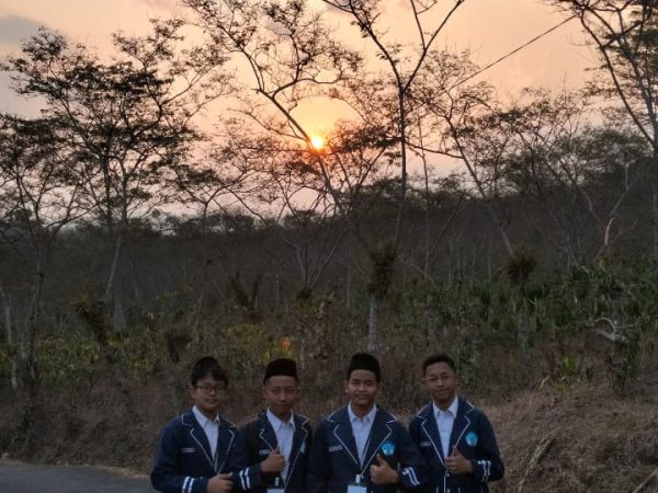Siswa SMP IT Darul Fikri Bawen Belajar Berdakwah Melalui Program Praktik Mengajar