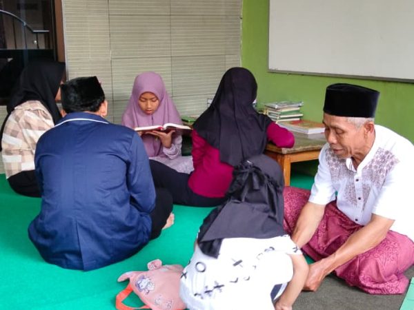 Menjadi Pembelajar Sekaligus Pengajar: Siswa SMP IT Darul Fikri Bawen Tebar Manfaat Melalui Pengabdian di TPQ
