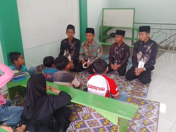 Santri SMP IT Darul Fikri Bawen Praktik Mengajar di TPQ, Wujudkan Generasi Pemimpin Berkarakter Al-Qur'an