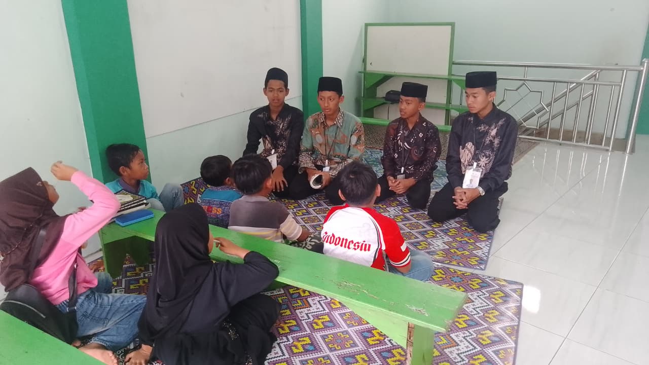 Santri SMP IT Darul Fikri Bawen Praktik Mengajar di TPQ, Wujudkan Generasi Pemimpin Berkarakter Al-Qur'an Santri SMP IT Darul Fikri Bawen Praktik Mengajar di TPQ, Wujudkan Generasi Pemimpin Berkarakter Al-Qur'an
